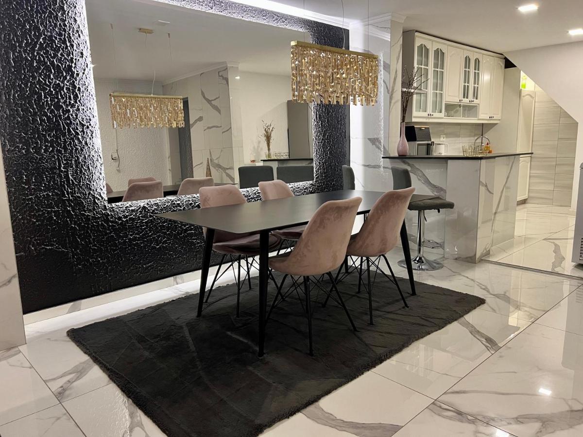 Golden House Villa โอซีเยก ภายนอก รูปภาพ