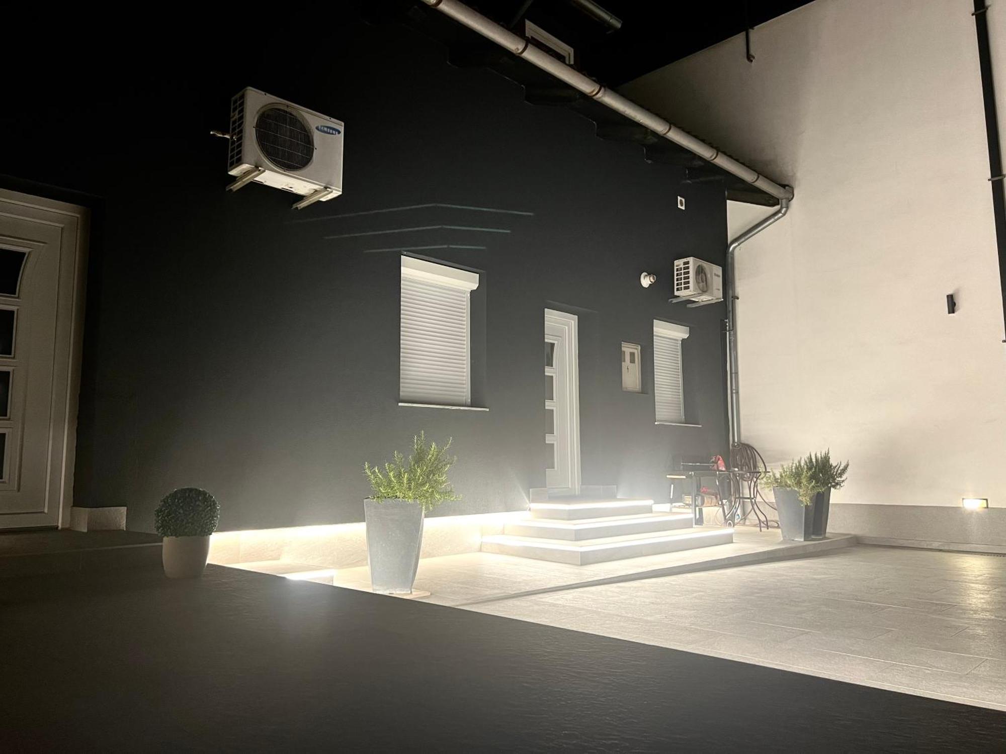 Golden House Villa โอซีเยก ภายนอก รูปภาพ